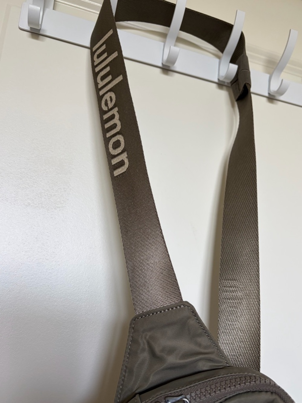 Lululemon Nomad Belt Bag 2L with Branded Strap - Picture 3 of 9